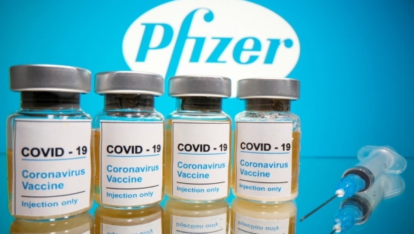 Pfizer anuncia que enviou à Anvisa dados de testes de vacina contra a Covid-19