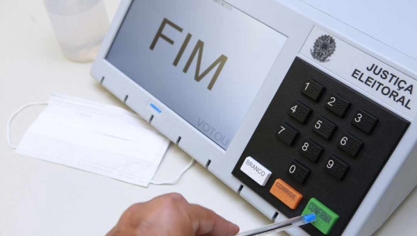 Falta de justificativa por não votar nas eleições municipais impede expedição de documentos