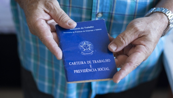 Desemprego no Brasil salta a taxa recorde de 14,6% no 3º trimestre e atinge 14,1 milhões