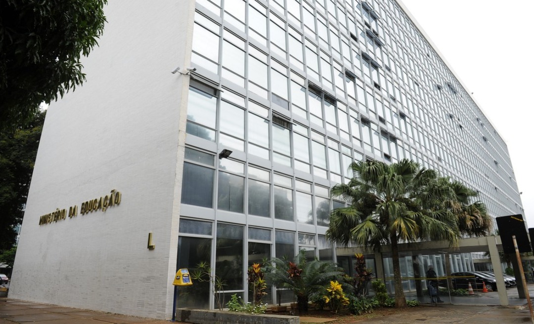 MEC determina volta às aulas presenciais nas universidades federais a partir de janeiro