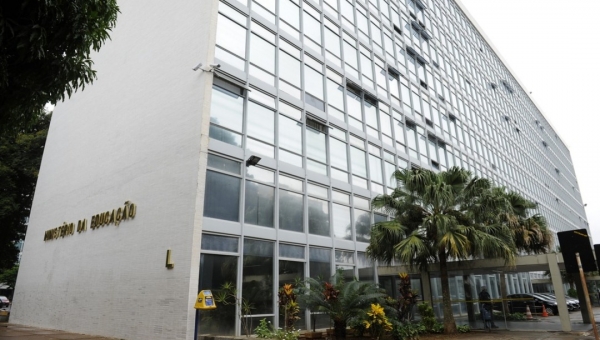 MEC determina volta às aulas presenciais nas universidades federais a partir de janeiro