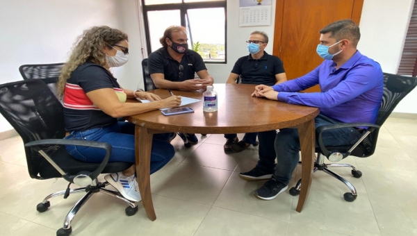 Presidente Nicolau Júnior recebe presidente do sindicato de servidores da Aleac 