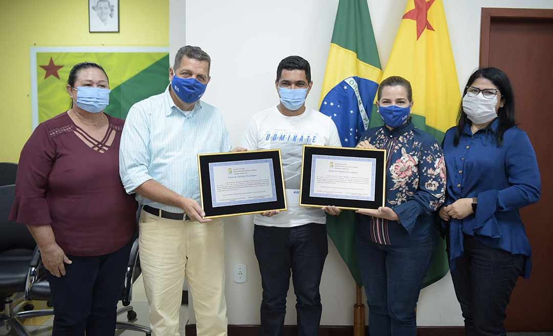 Vereadores de Plácido de Castro entregam título de cidadão ao vice-governador Major Rocha