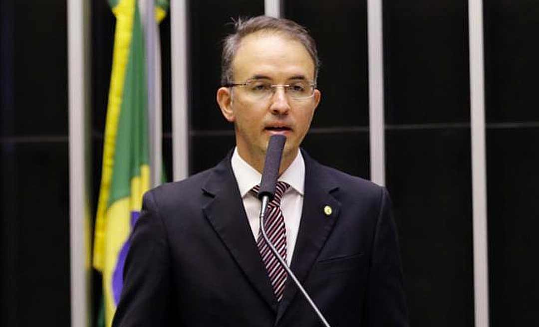 Deputado federal Leo de Brito defende regulamentação imediata do Fundeb