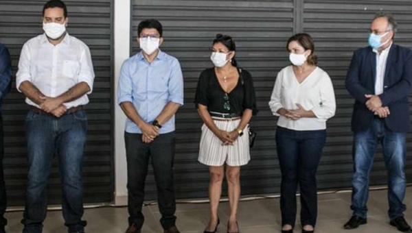 Jenilson Leite parabeniza Socorro Neri pela entrega do shopping Aquiri aos camelôs