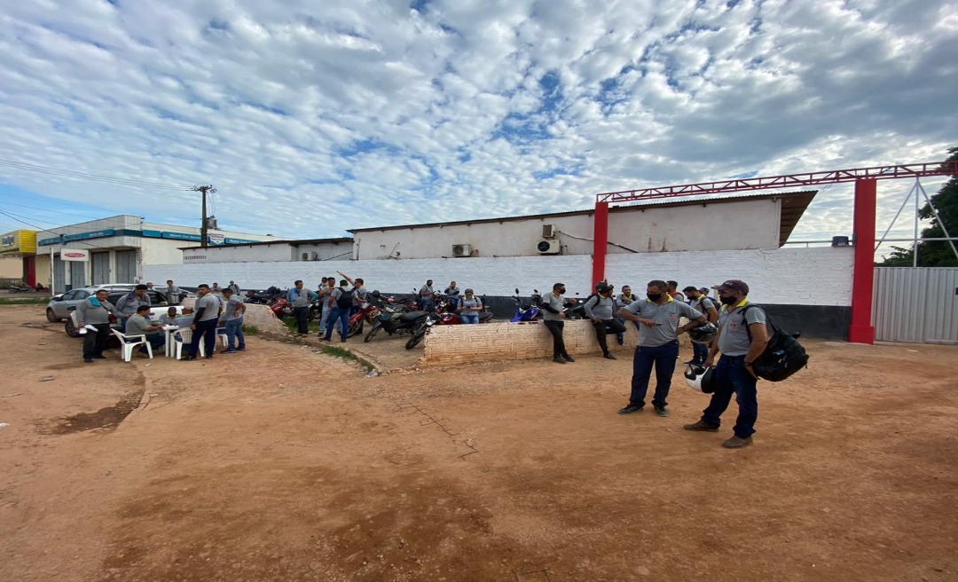 Motoristas fazem paralisação total dos ônibus de Rio Branco