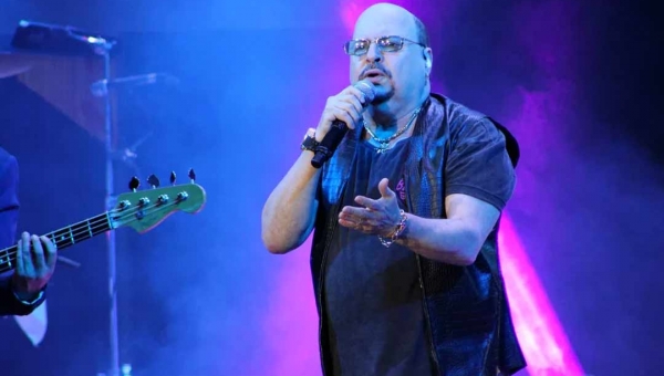 Paulinho, vocalista do Roupa Nova, morre no Rio aos 68 anos após contrair Covid-19