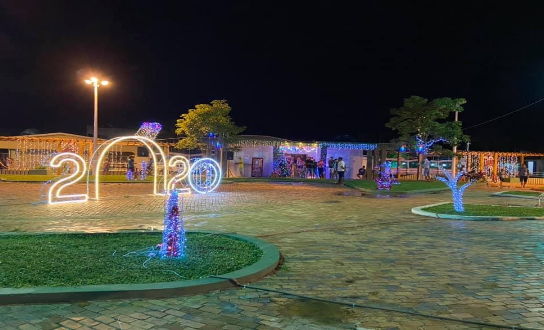 Em Tarauacá, vândalos furtam cabeça do Papai Noel que estava na Praça Central