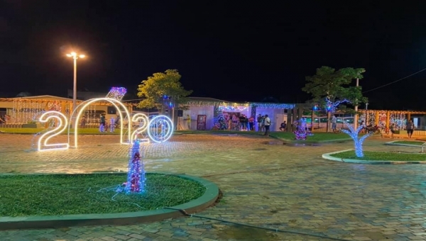 Em Tarauacá, vândalos furtam cabeça do Papai Noel que estava na Praça Central