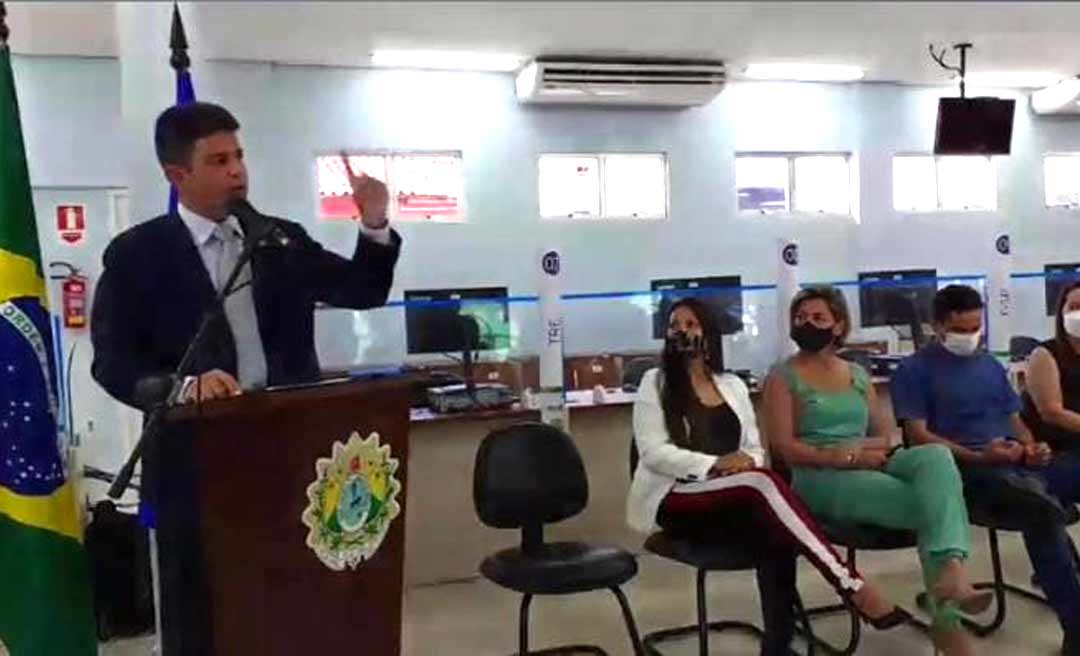 Um dia após sessão polêmica, Gladson diz que não há "relação estremecida" entre governo e Assembleia