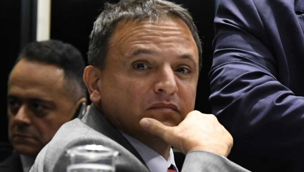 Líder de Bolsonaro no Senado elogia Marcio Bittar a respeito da PEC Emergencial