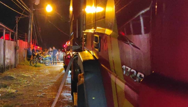 Mãe de crianças que morreram carbonizadas é presa ao voltar de bar