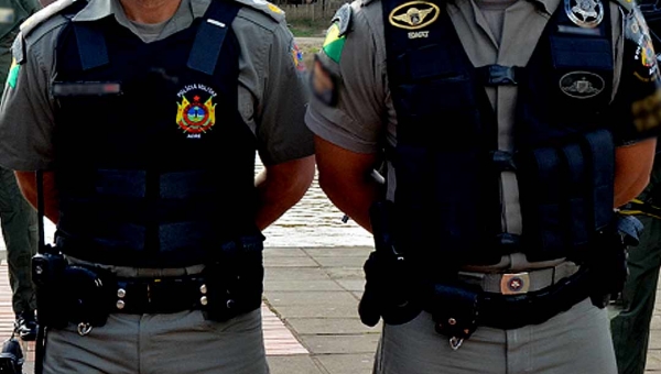 Policiais indiciados ou réus podem ascender na carreira militar; medida foi aprovada na CCJ e COF da Aleac