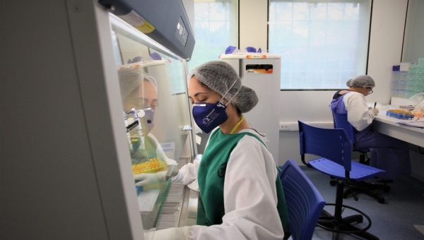 Falta de materiais prejudica análise de exames de Covid-19 no Acre