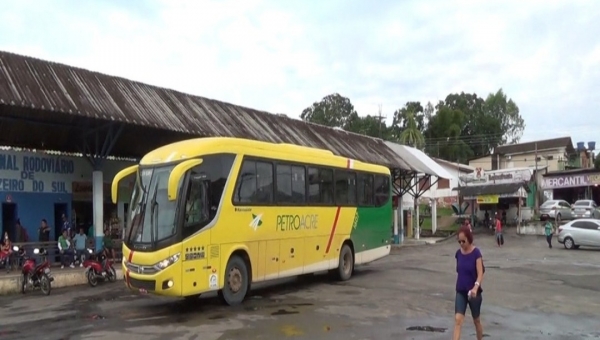 Ônibus retomam viagens entre Rio Branco e Cruzeiro do Sul