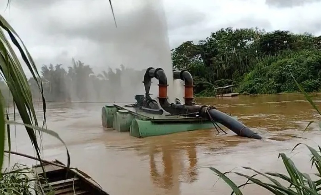Moradores de Brasiléia fazem racionamento de água após rachadura em bomba