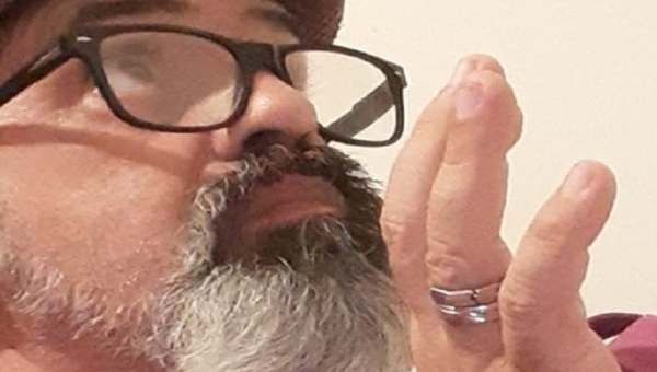 A PROFECIA: Vidente prevê futuro de Cameli e Bocalom em 2021, apagão de dois dias, tremor de terra, seca e praga de moscas