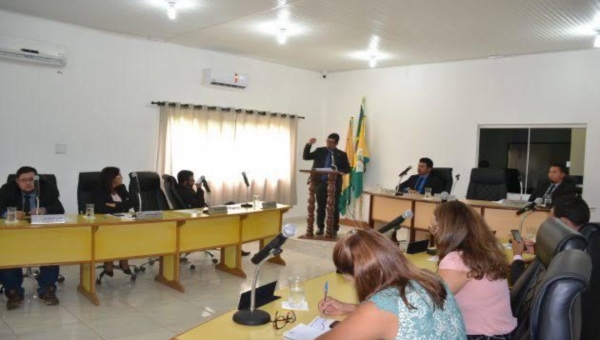 ÚLTIMA SESSÃO: Vereadores aprovam orçamento de R$ 47 milhões para Rosana Gomes trabalhar em 2021