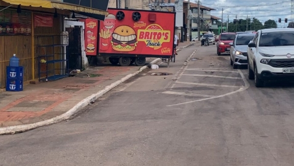 Policial penal perde a direção do veículo e causa acidente na Dias Martins 