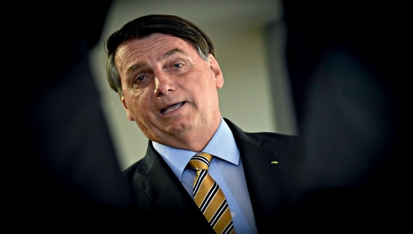 Bolsonaro afirma que o Brasil está quebrado e que ele não consegue fazer nada
