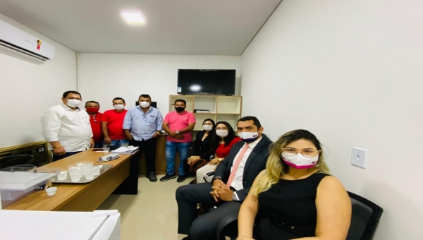 Vereadores de Tarauacá recebem visita dos novos procuradores jurídicos da Prefeitura 