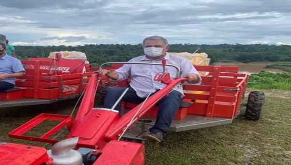 Petecão deu a largada ao governo: vai se afastar do Senado por quatro meses e reforça peregrinação pelo interior