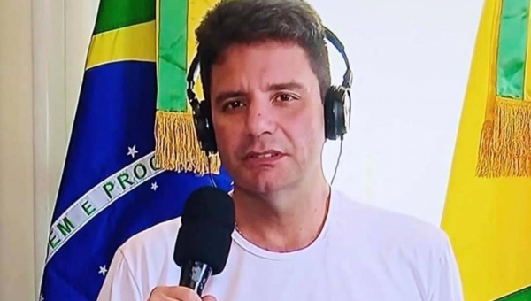 Frase de Gladson que virou meme é tema de campanha “vacina #mimdêqueeutomo”