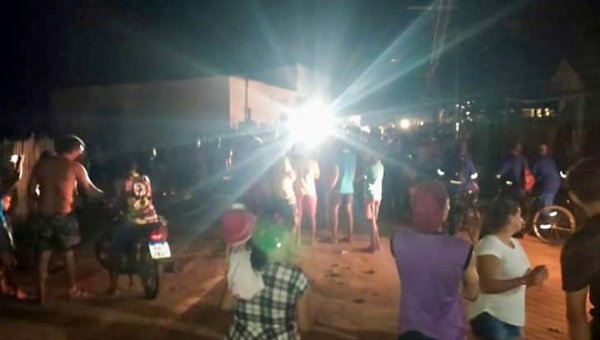 Vídeo: moradores interditam Ponte da União cobrando religamento da energia no bairro Miritizal