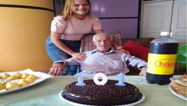 Em Tarauacá, idoso completa 101 anos de vida e neta diz: “passar de um século é um privilégio de poucos!”