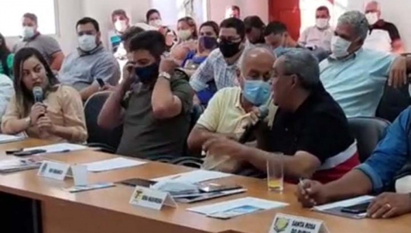 Gladson e Mazinho têm breve bate-boca em reunião da Amac; Bocalom tenta acalmá-los 