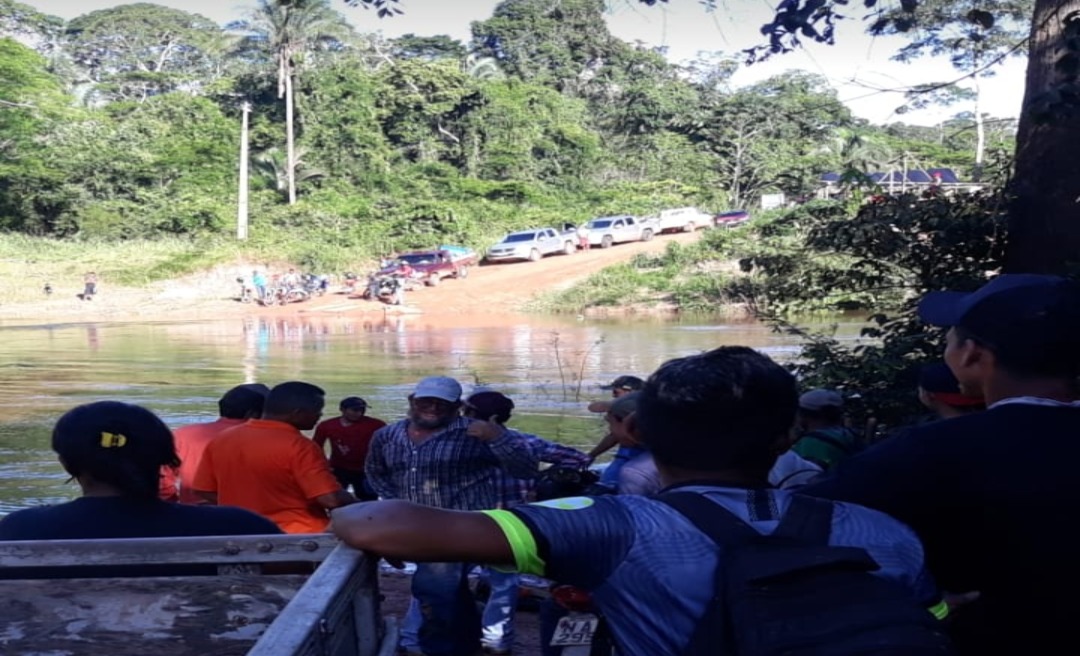 Sem ponte, travessia do Riozinho do Andirá se tornou um tormento para os agricultores do Tocantins