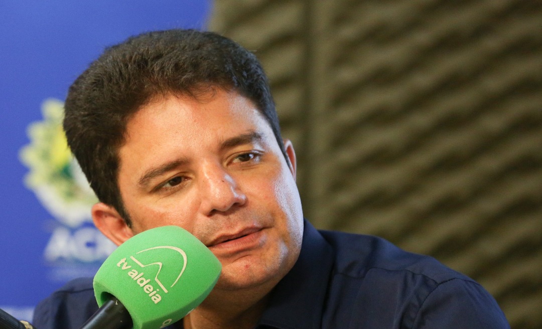 Gladson vai a Brasília para definir detalhes sobre vacinação contra Covid-19 no Acre