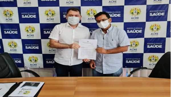 Luiz Gonzaga consegue reforma em unidade de saúde e ambulância nova aos moradores de Manoel Urbano 