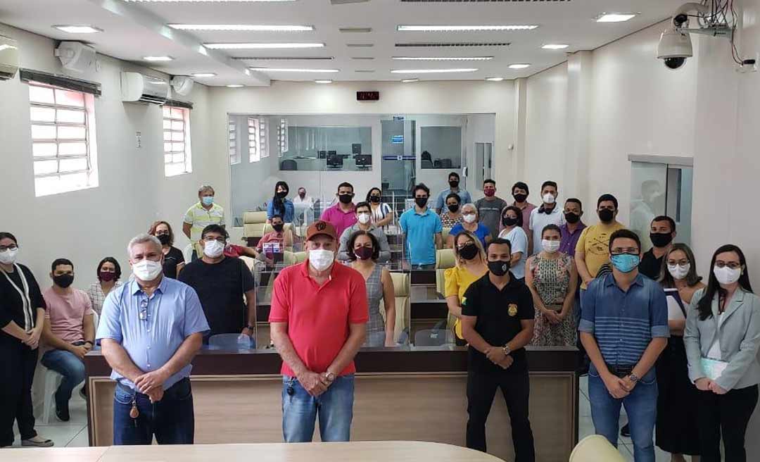 Presidente N.Lima reúne com servidores da Câmara Municipal e dialoga sobre estratégias para a gestão