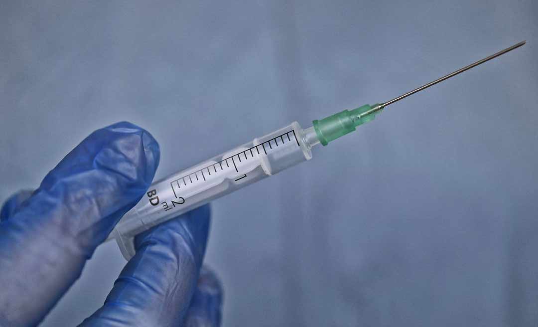 Decreto do presidente Bolsonaro reabre crédito de R$ 1,6 bi para aquisição de vacinas