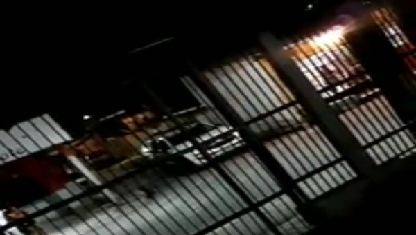 Vídeo mostra ação da polícia contra civis que desobedecem toque de recolher 