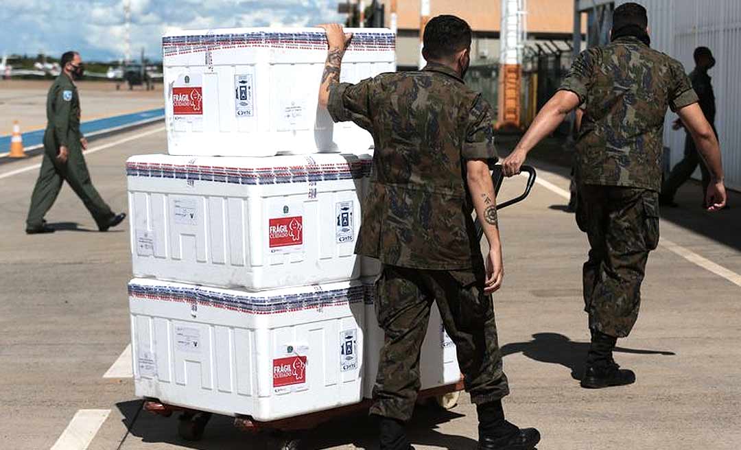 Voo com vacinas anticovid atrasa e início da vacinação no Acre é remarcado para esta terça-feira