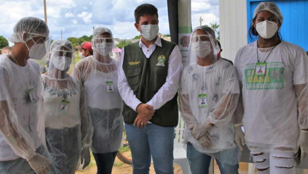 Gladson entrega doses da CoronaVac em Jordão e Santa Rosa do Purus