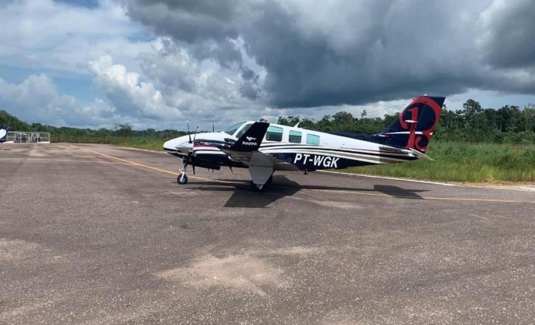 Gladson cedeu seu próprio avião para o transporte de vacinas no Acre