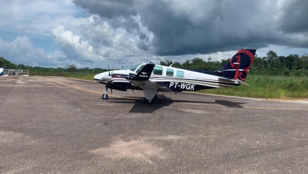 Gladson cedeu seu próprio avião para o transporte de vacinas no Acre