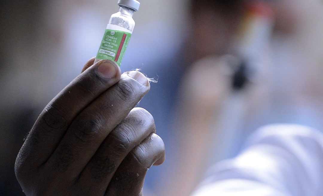 Fiocruz libera vacina de Oxford para distribuição aos estados