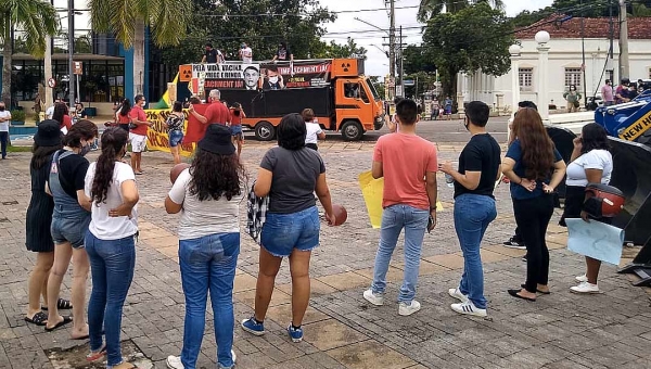 Ato contra Bolsonaro no Acre tem pedido de impeachment e críticas a Bocalom