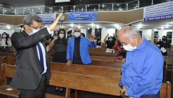 Bocalom participa de culto em comemoração aos 78 anos da  Assembleia de Deus, recebe oração e destaca trabalho da igreja