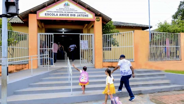 Após “climão” em reunião do Comitê Covid, aulas devem reiniciar depois de vacinação dos professores