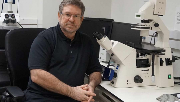 “Venceremos este vírus antes de julho”, diz cientista espanhol Juan Fueyo