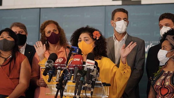 Perpétua e mais cinco lideres da esquerda apresentam pedido de impeachment e CPI contra Bolsonaro