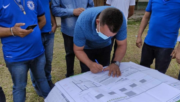 Prefeito do Jordão assina ordem de serviço para construção de mercado público