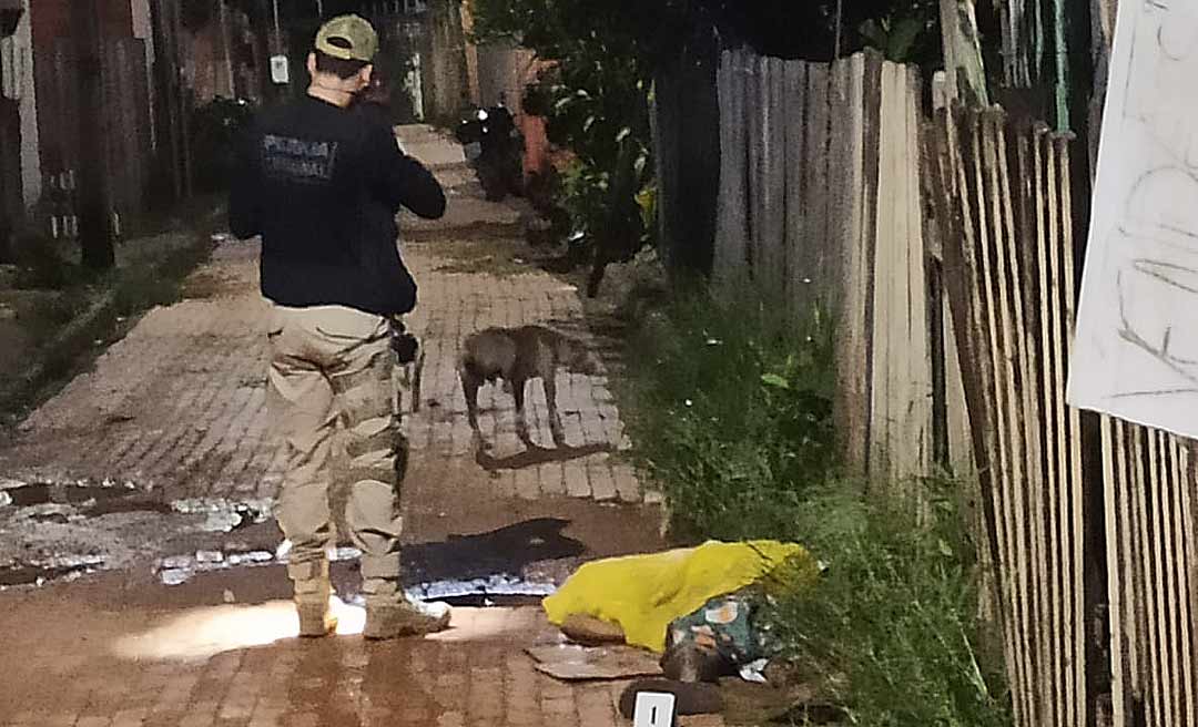 "Criminoso da bicicleta" mata homem com quatro tiros na Baixada da Sobral