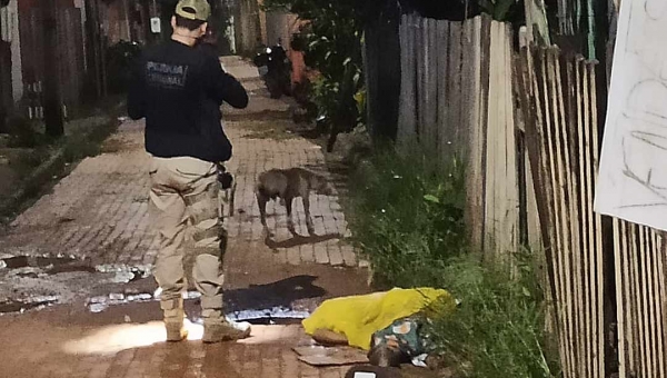 "Criminoso da bicicleta" mata homem com quatro tiros na Baixada da Sobral