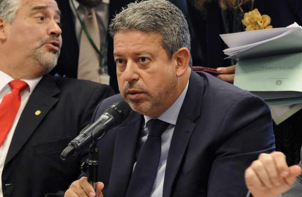 Arthur Lira, do PP, é eleito presidente da Câmara em 1º turno com apoio de Bolsonaro